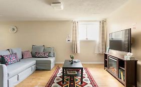 Self Check-In Spacious Apartment With Full Kitchen